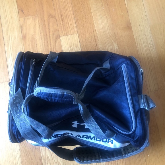 Under Armour duffle bag (last price drop) - Picture 2 of 7
